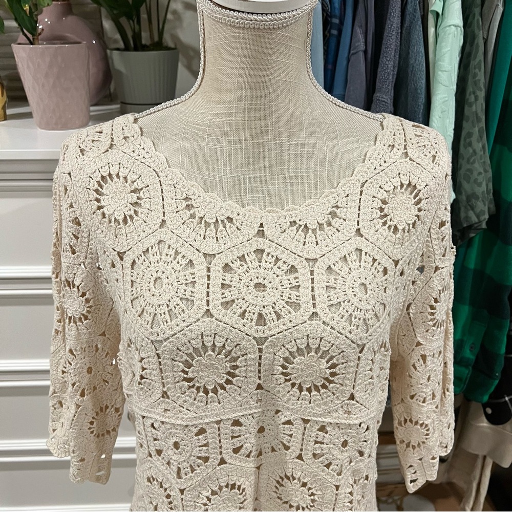 Ultra Pink | Cream Crochet Lace Top size Medium - Picture 2 of 11